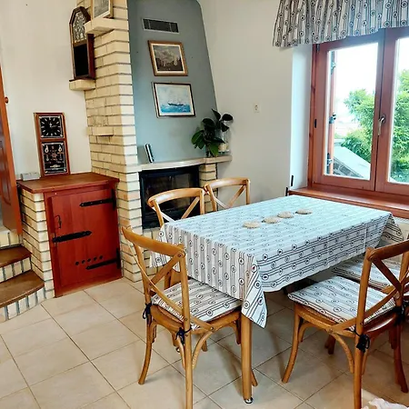 Villa Shelter